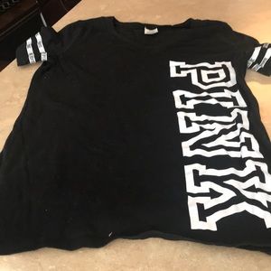Black pink tee